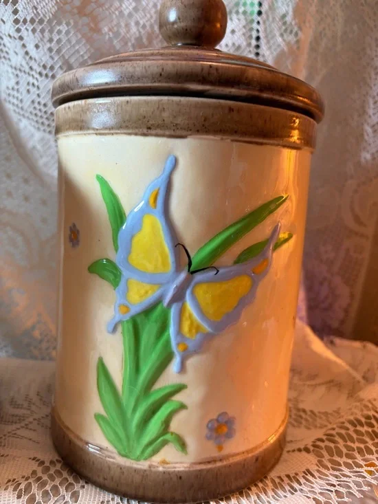 Pristine 1979 Macky Molds Vintage Butterfly Canisters -Set of 2 (Large & Medium) - Picture 3 of 15
